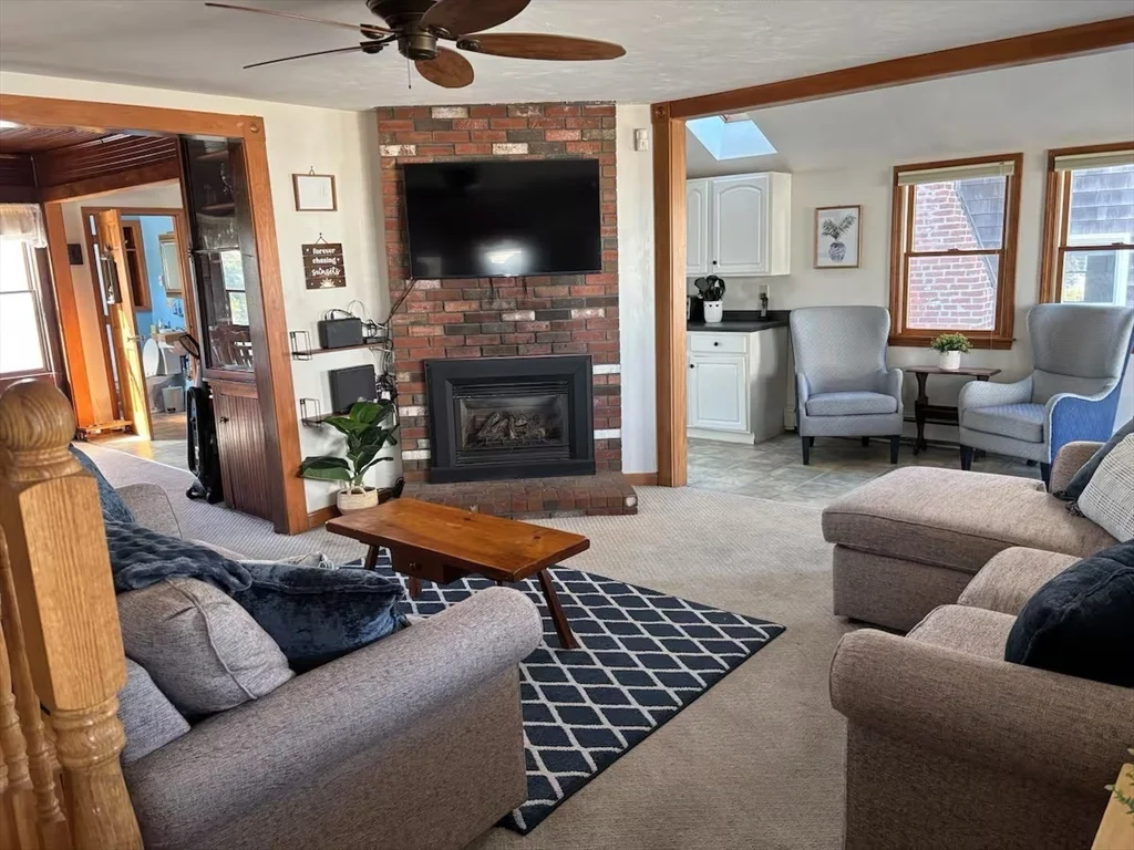 3 bed, 2 bath apartment for rent at 146 Turner Rd, Sand Hills — photo 6 of 20