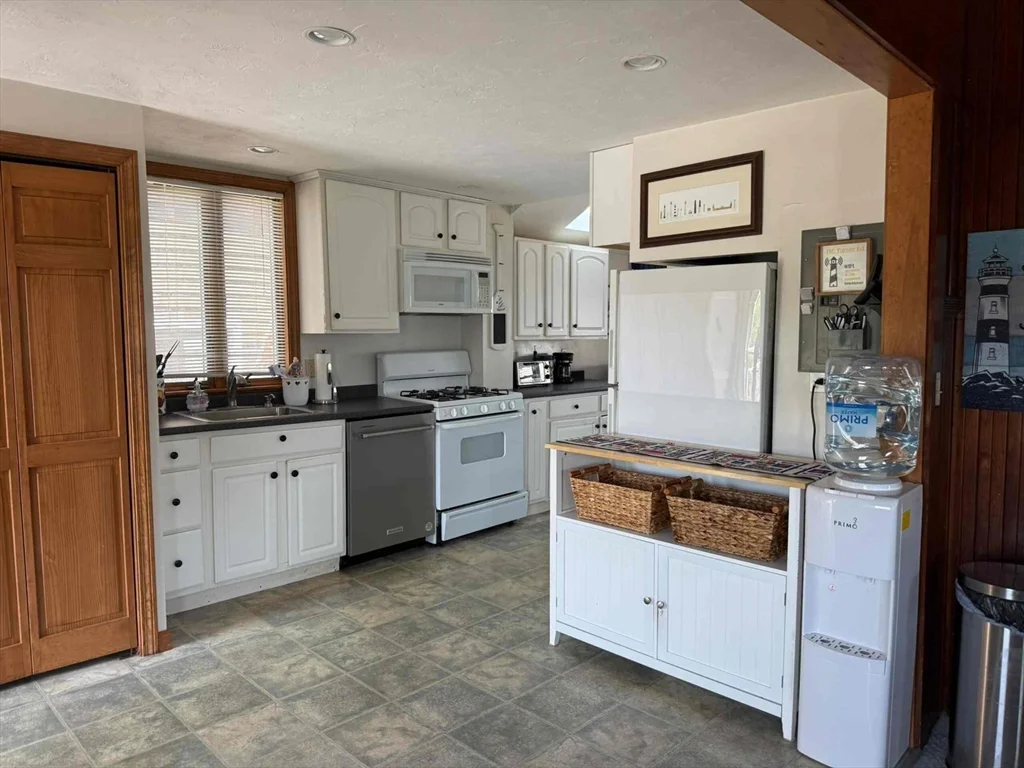 3 bed, 2 bath apartment for rent at 146 Turner Rd, Sand Hills — photo 10 of 20