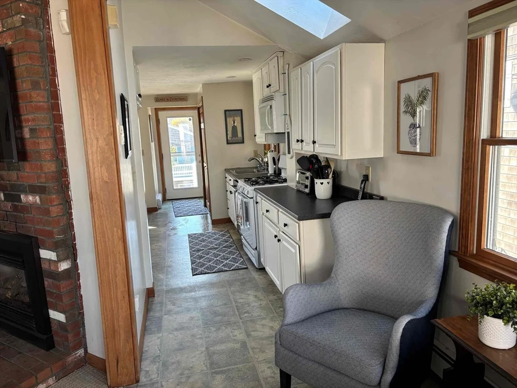3 bed, 2 bath apartment for rent at 146 Turner Rd, Sand Hills — photo 9 of 20