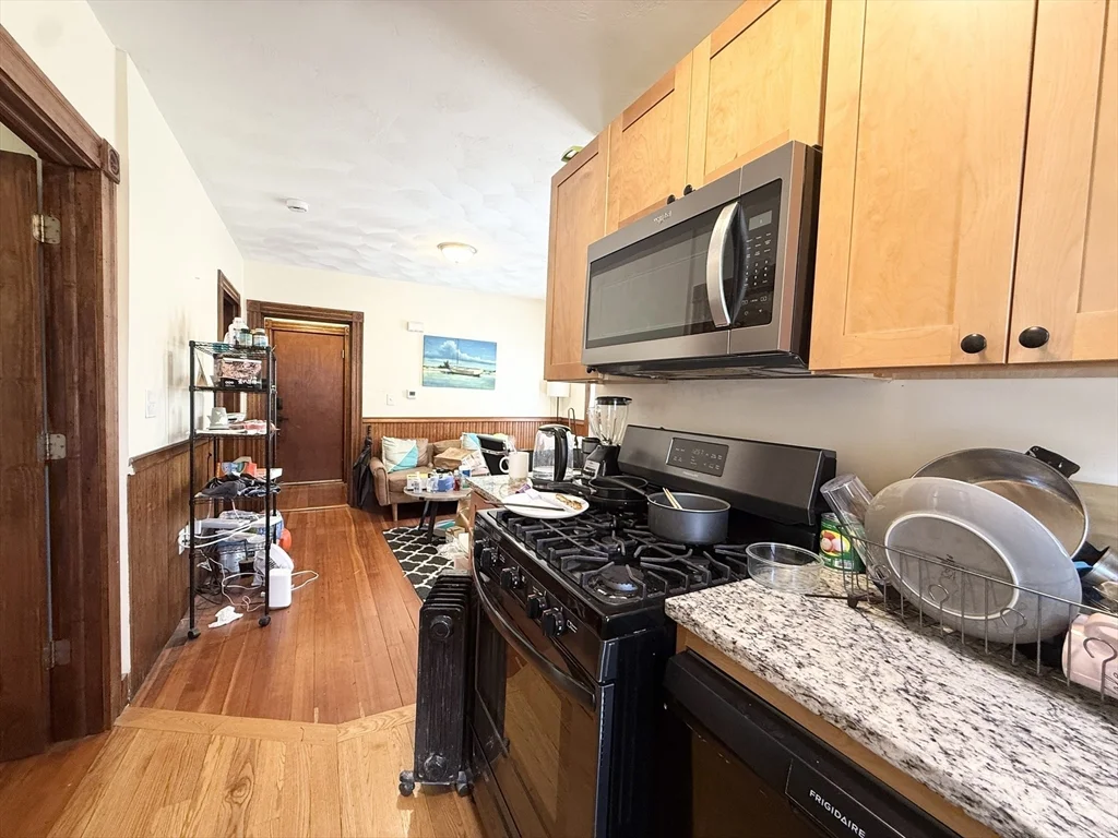 3 bed, 1 bath apartment for rent at 146 Webster Ave Unit 1, Kendall Square — photo 2 of 8