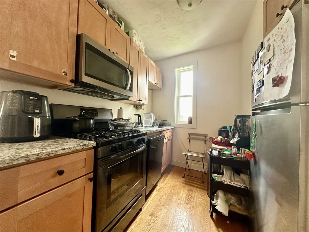 3 bed, 1 bath apartment for rent at 146 Webster Rd Unit 2, Kendall Square — photo 4 of 12