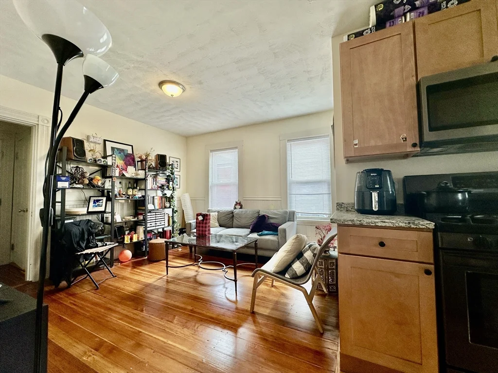 3 bed, 1 bath apartment for rent at 146 Webster Rd Unit 2, Kendall Square — photo 3 of 12