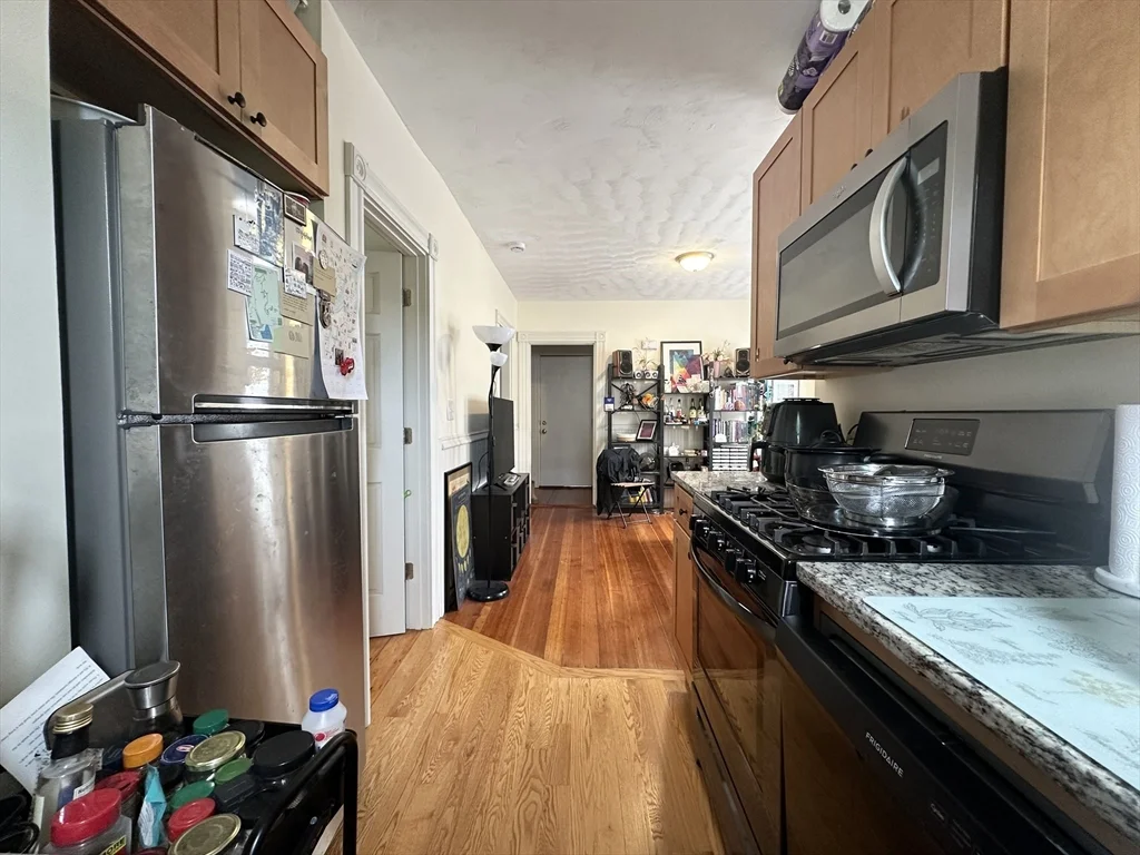 3 bed, 1 bath apartment for rent at 146 Webster Rd Unit 2, Kendall Square — photo 5 of 12
