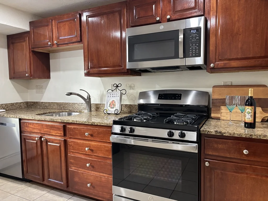 1 bed, 1 bath apartment for rent at 146 Willow St Unit 02, Waltham — photo 4 of 11