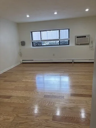 2 bed, 1 bath apartment for rent at 146 Willow St Unit 2, Waltham — photo 2 of 8