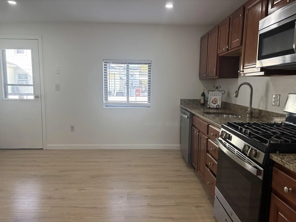 2 bed, 1 bath apartment for rent at 146 Willow St Unit 22, Waltham — photo 5 of 17