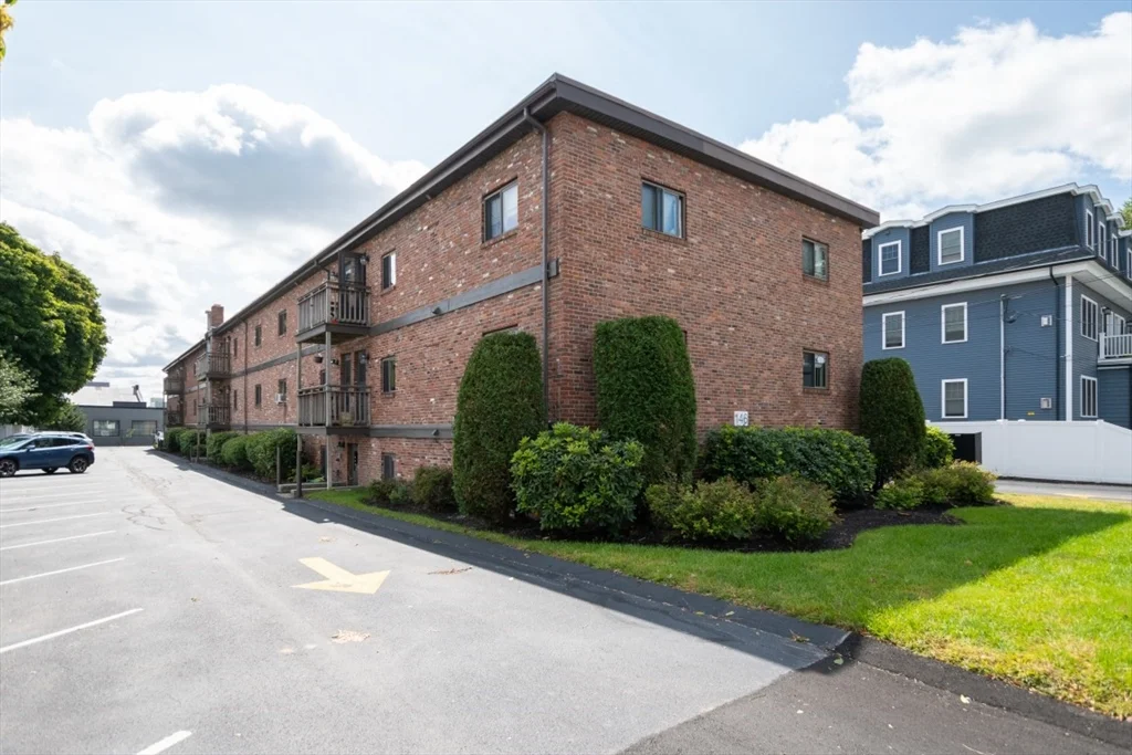 2 bed, 1 bath apartment for rent at 146 Willow St Unit 22, Waltham — photo 3 of 17