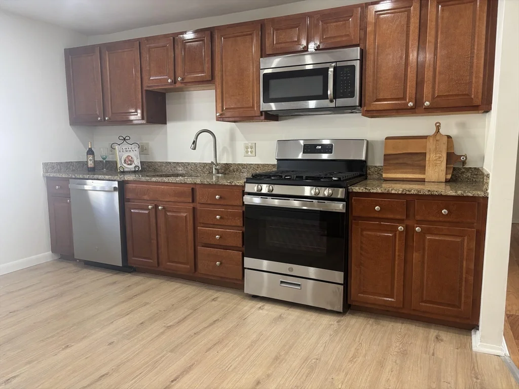 2 bed, 1 bath apartment for rent at 146 Willow St Unit 22, Waltham — photo 4 of 17