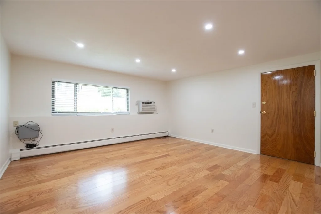 2 bed, 1 bath apartment for rent at 146 Willow St Unit 32, Waltham — photo 5 of 10