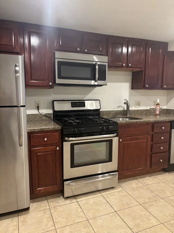 2 bed, 1 bath apartment for rent at 146 Willow St Unit 32, Waltham — photo 6 of 10