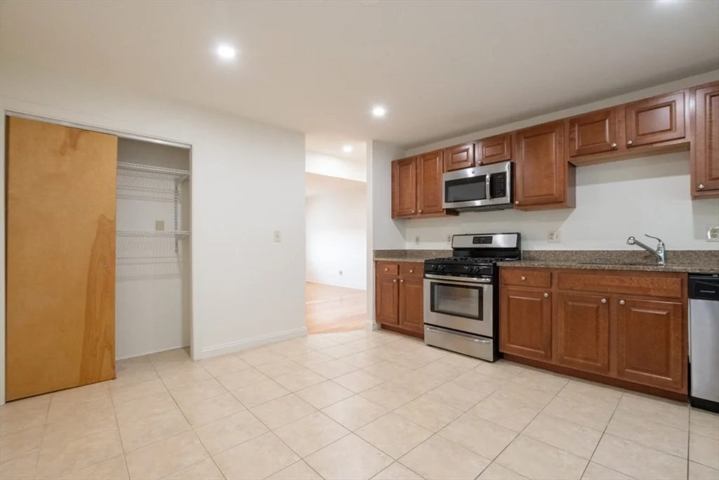 2 bed, 1 bath apartment for rent at 146 Willow St Unit 35, Waltham — photo 8 of 17