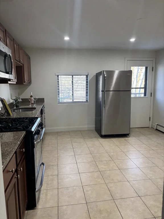 2 bed, 1 bath apartment for rent at 146 Willow St Unit 35, Waltham — photo 10 of 17