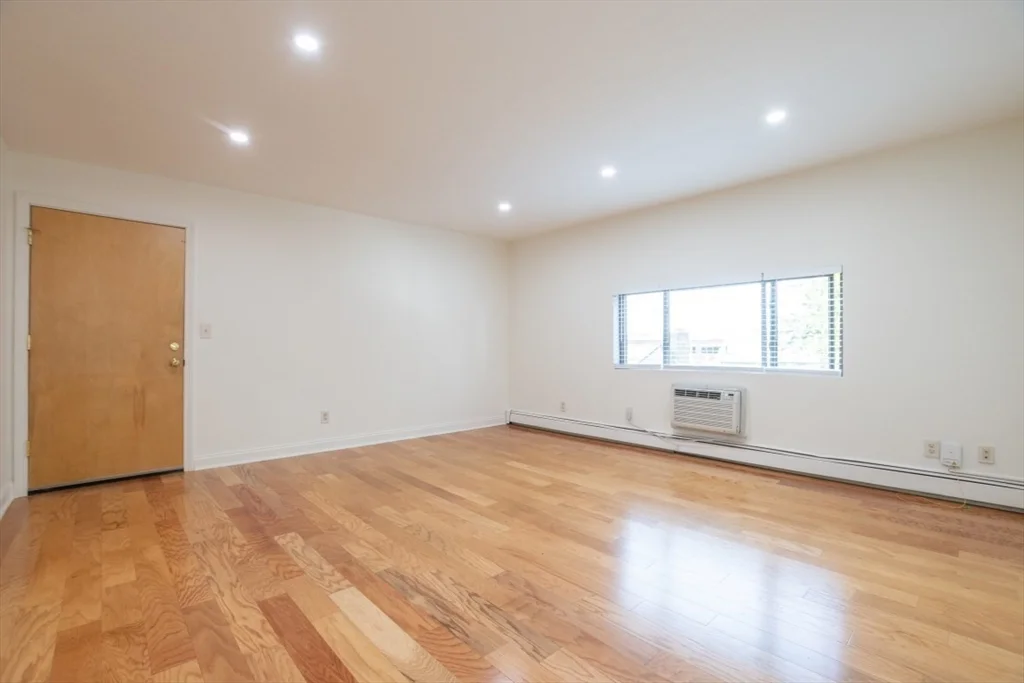 2 bed, 1 bath apartment for rent at 146 Willow St Unit 35, Waltham — photo 5 of 17