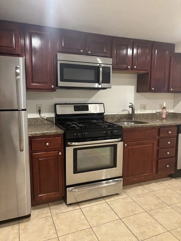 2 bed, 1 bath apartment for rent at 146 Willow St Unit 5, Waltham — photo 10 of 13