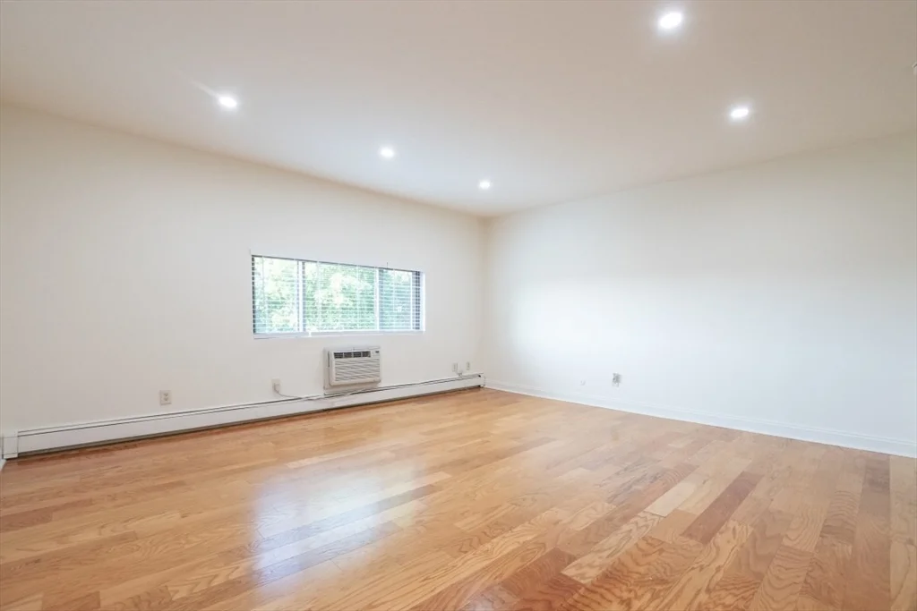 2 bed, 1 bath apartment for rent at 146 Willow St Unit 5, Waltham — photo 5 of 13