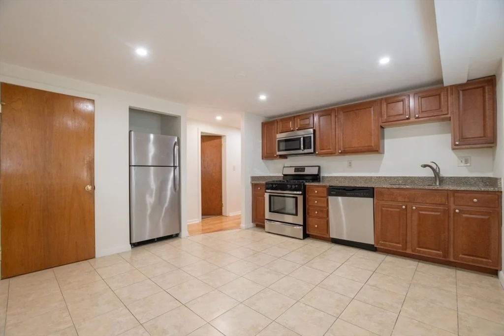 1 bed, 1 bath apartment for rent at 146 Willow Unit 4, Waltham — photo 7 of 13