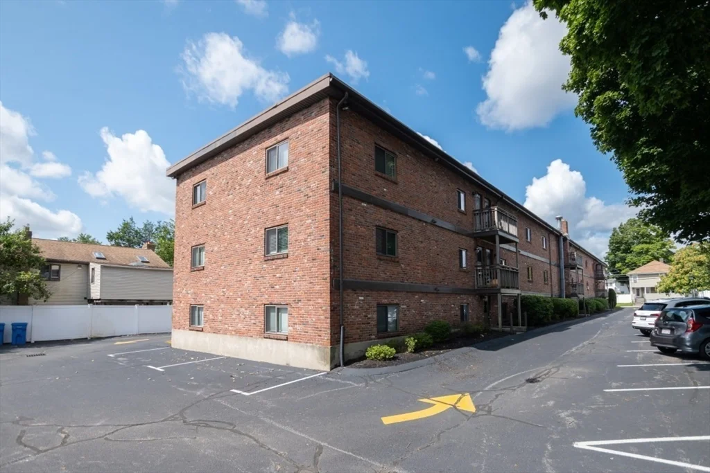 1 bed, 1 bath apartment for rent at 146 Willow Unit 4, Waltham — photo 12 of 13