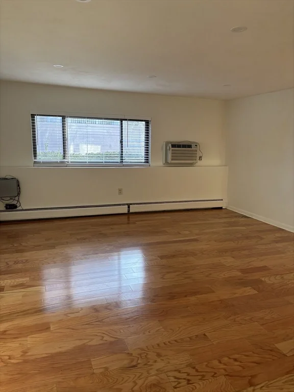 1 bed, 1 bath apartment for rent at 146 Willow Unit 4, Waltham — photo 5 of 13