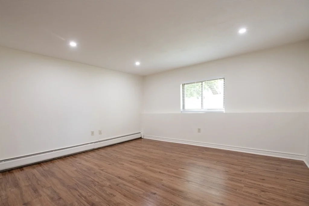 1 bed, 1 bath apartment for rent at 146 Willow Unit 4, Waltham — photo 10 of 13
