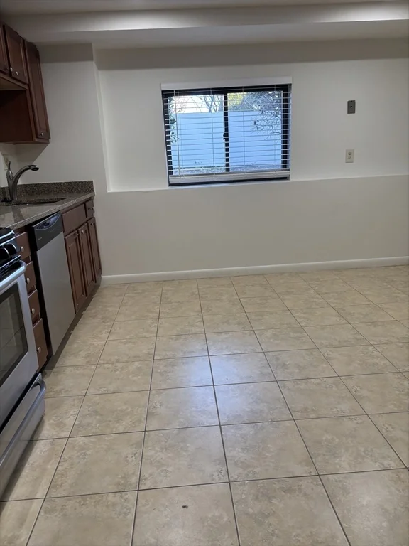 1 bed, 1 bath apartment for rent at 146 Willow Unit 4, Waltham — photo 9 of 13