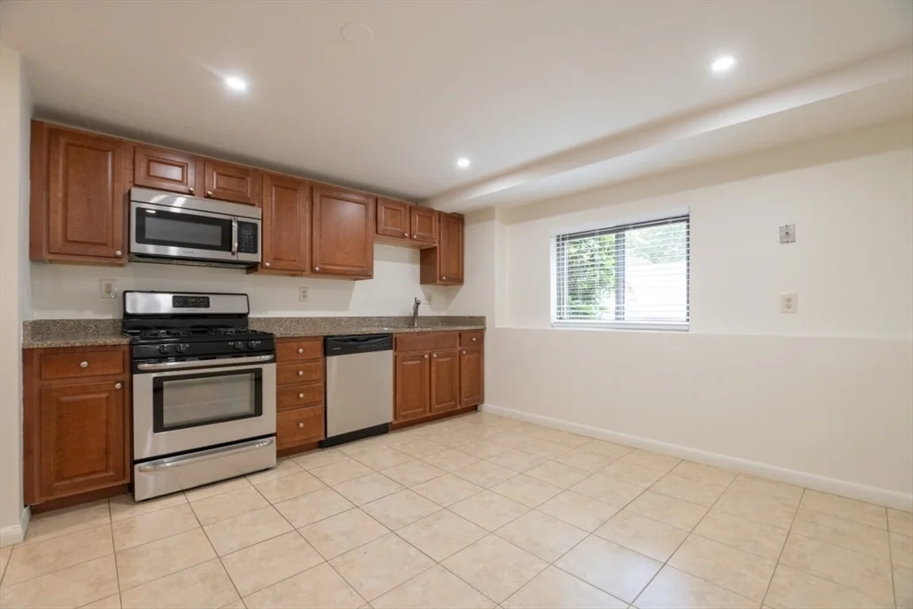 1 bed, 1 bath apartment for rent at 146 Willow Unit 4, Waltham — photo 6 of 13