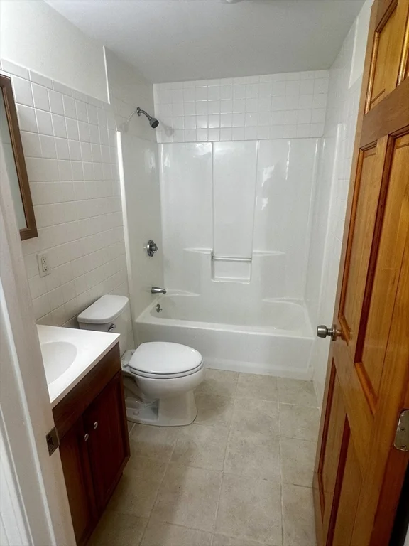 3 bed, 2 bath apartment for rent at 1461 Hyde Park Ave Unit 1, Hyde Park — photo 13 of 17