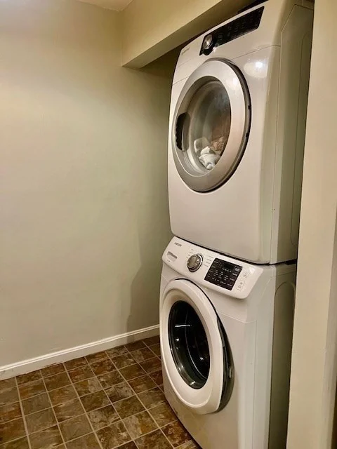 2 bed, 1 bath apartment for rent at 1461 Pawtucket Blvd Unit B-3, Lowell — photo 8 of 16
