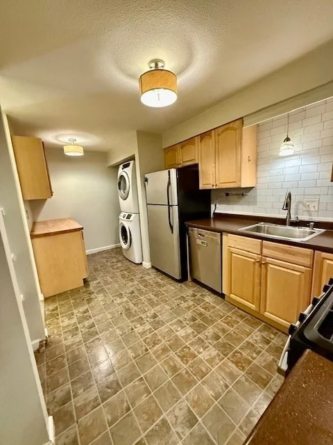2 bed, 1 bath apartment for rent at 1461 Pawtucket Blvd Unit B-3, Lowell — photo 5 of 16