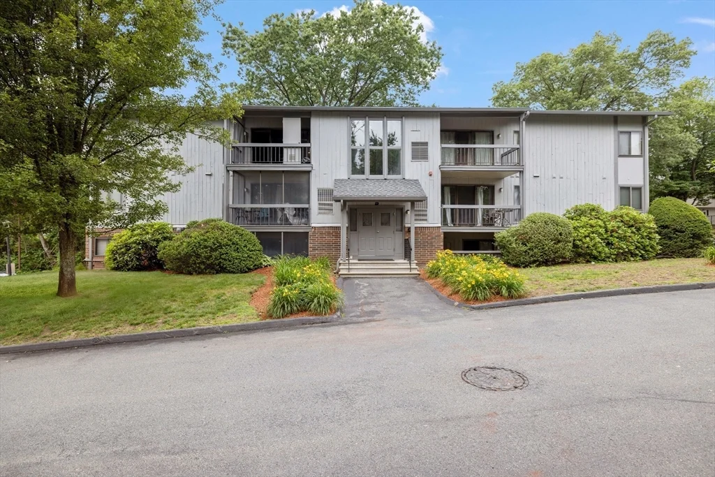 2 bed, 1 bath apartment for rent at 1461 Pawtucket Blvd Unit B-3, Lowell