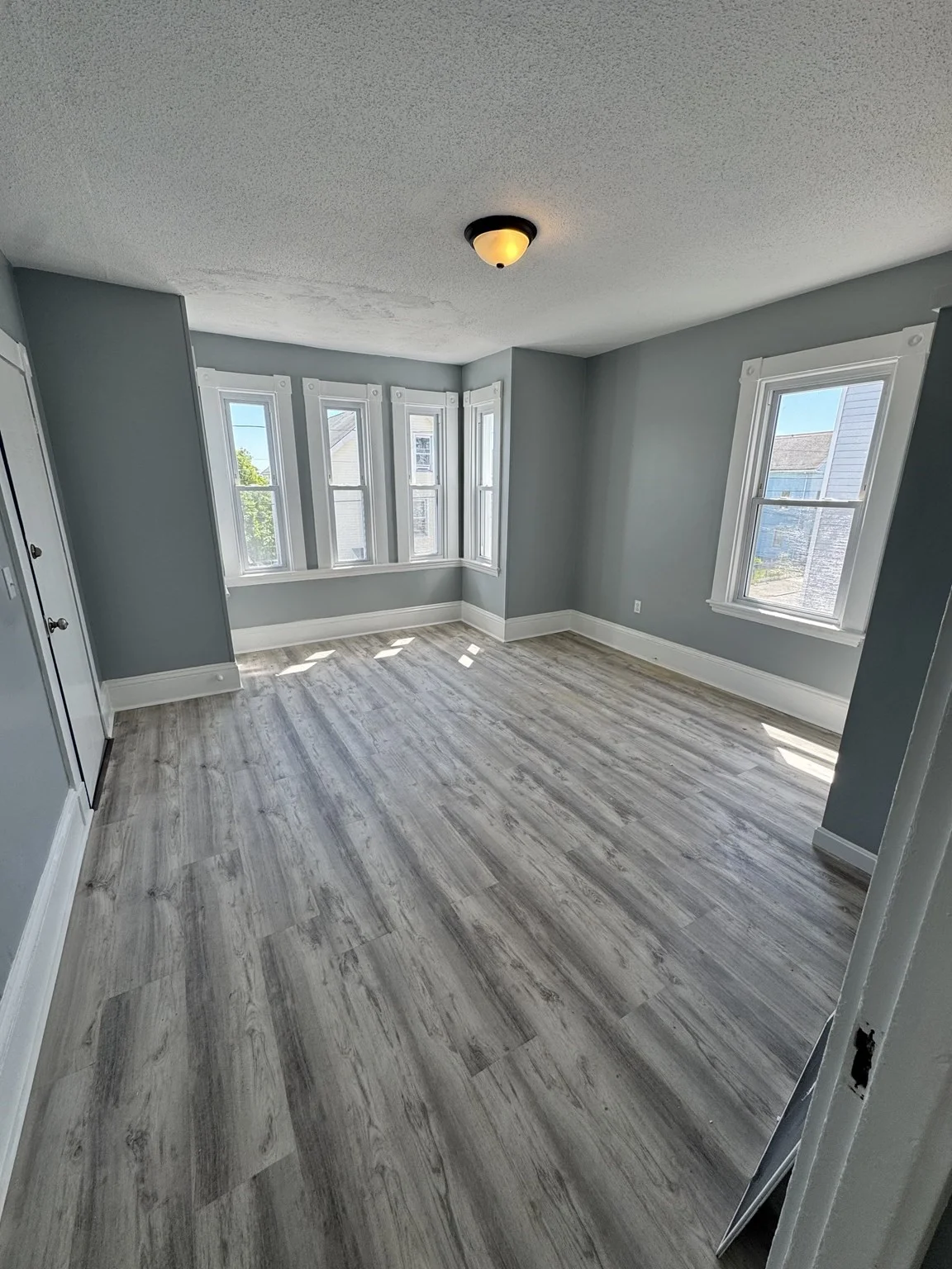 3 bed, 1 bath apartment for rent at 1461 Pleasant St Unit 2, New Bedford — photo 4 of 4