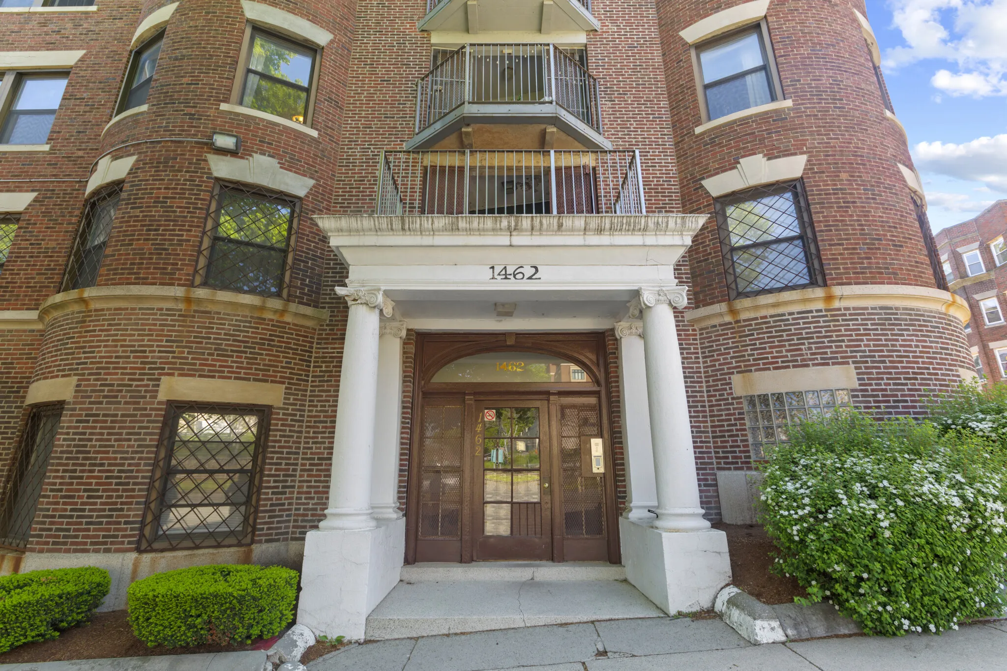 3 bed, 2 bath apartment for rent at 1462 Commonwealth Ave Unit 2, Brighton — photo 5 of 24