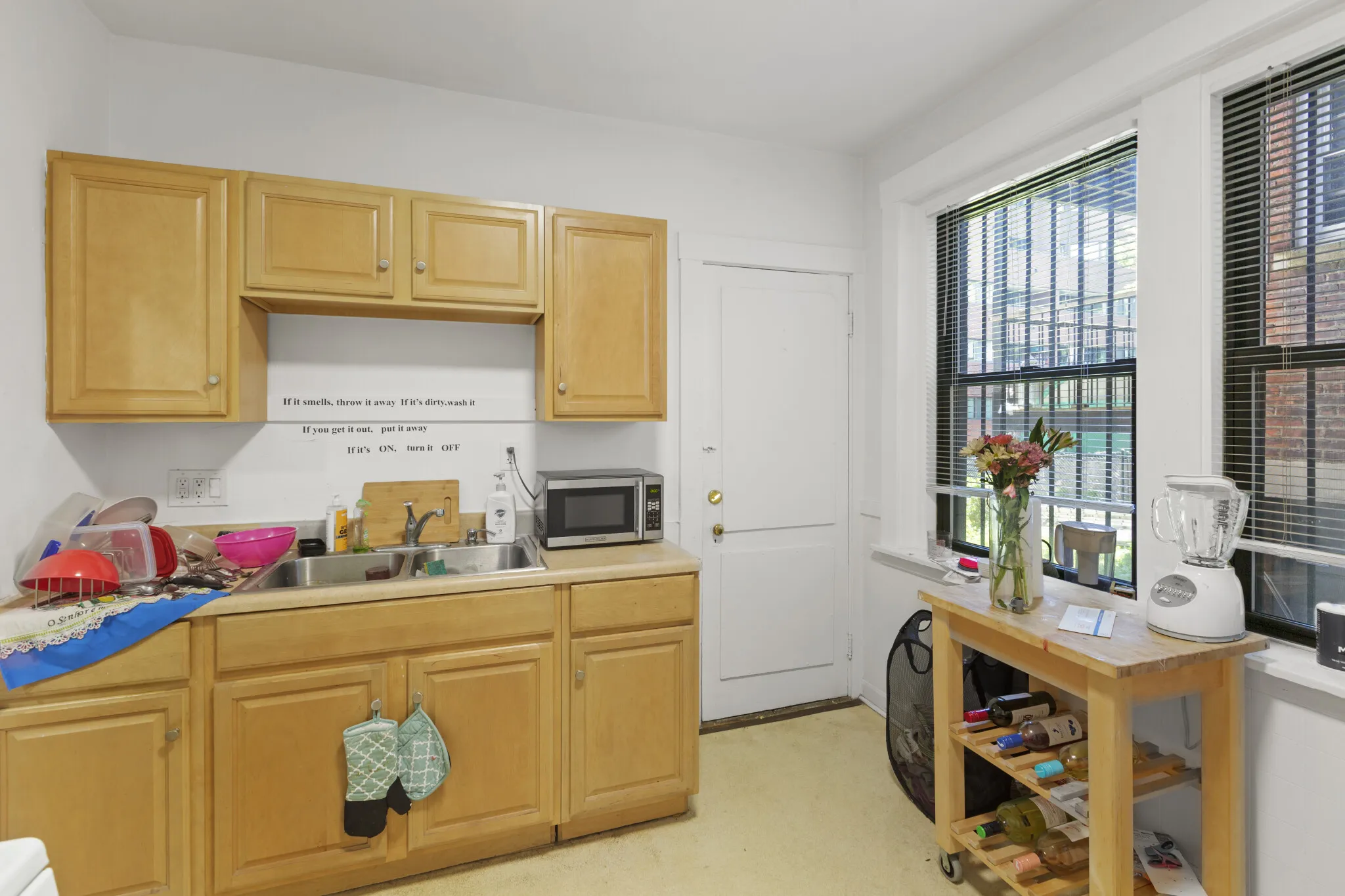 3 bed, 2 bath apartment for rent at 1462 Commonwealth Ave Unit 2, Brighton — photo 2 of 24