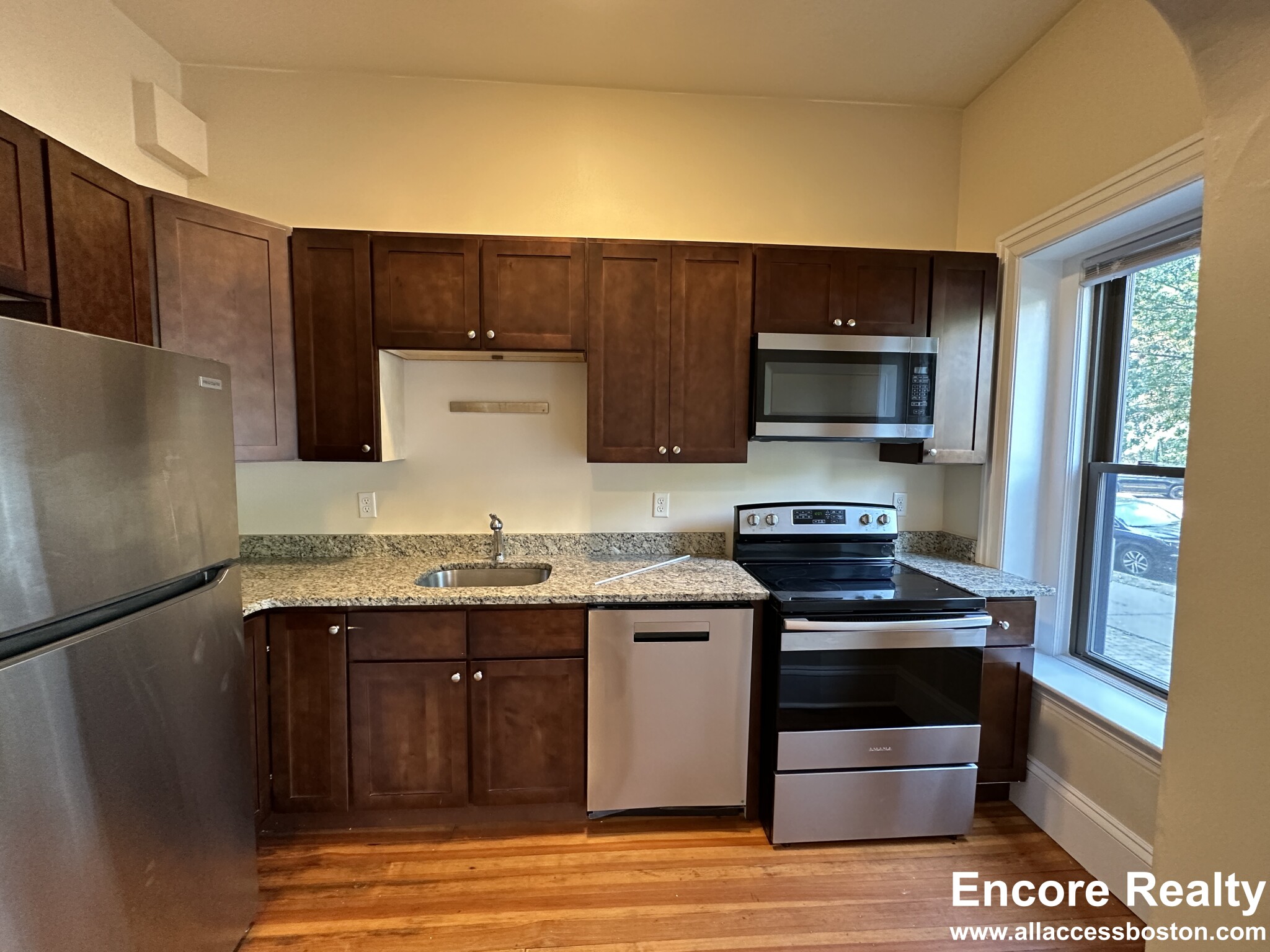 1 bed, 1 bath apartment for rent at 1463 Beacon St Unit 12, Griggs Park — photo 4 of 11