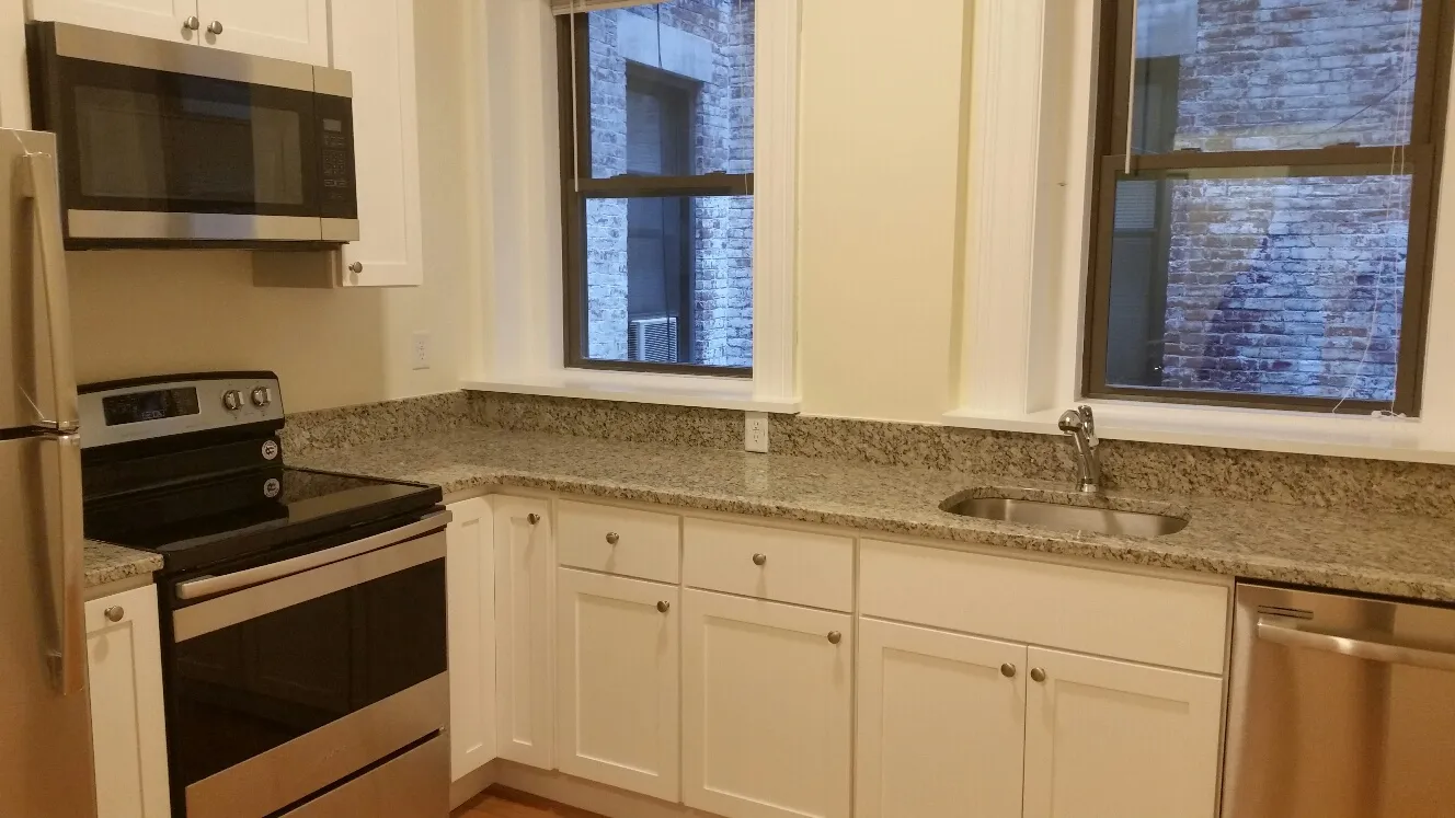 2 bed, 1 bath apartment for rent at 1463 Beacon St Unit 14, Griggs Park — photo 3 of 10