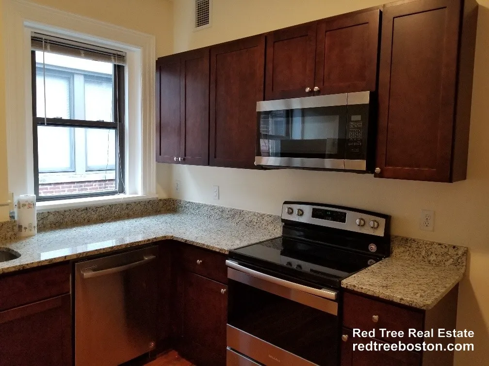 2 bed, 1 bath apartment for rent at 1463 Beacon St Unit 3, Griggs Park — photo 2 of 17