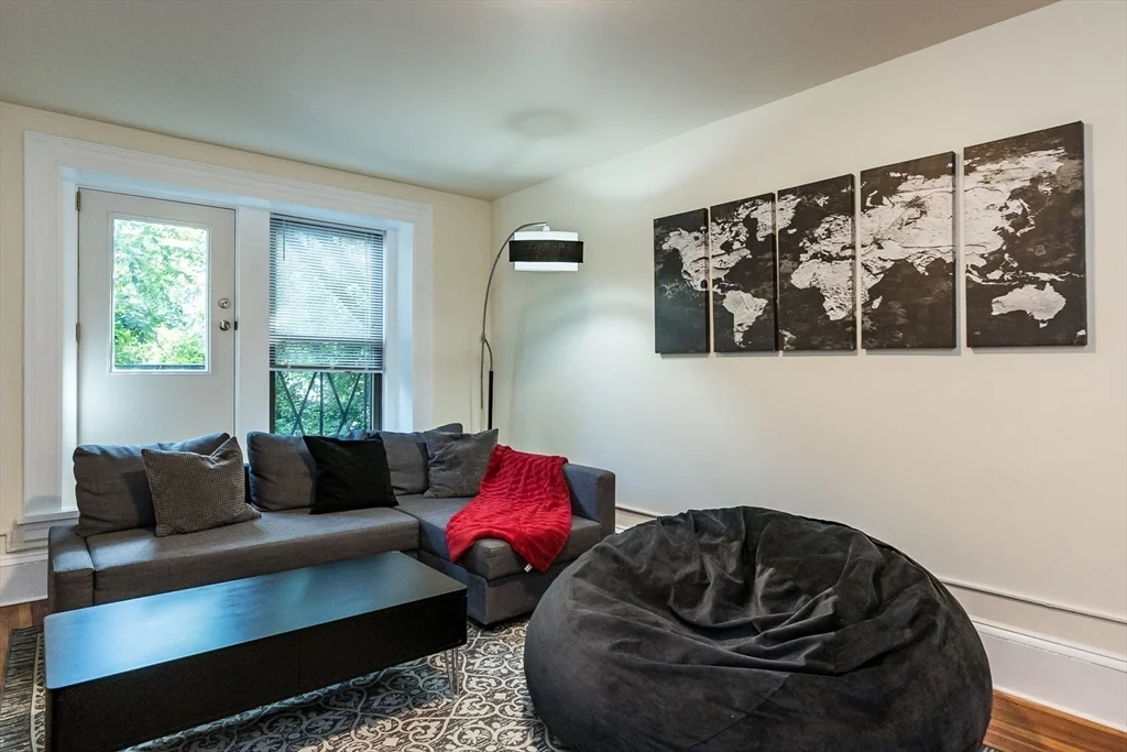 2 bed, 1 bath apartment for rent at 1463 Beacon St Unit 4, Griggs Park — photo 1 of 12