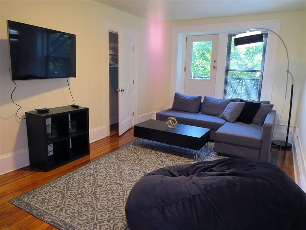 2 bed, 1 bath apartment for rent at 1463 Beacon St Unit 4, Griggs Park — photo 3 of 12