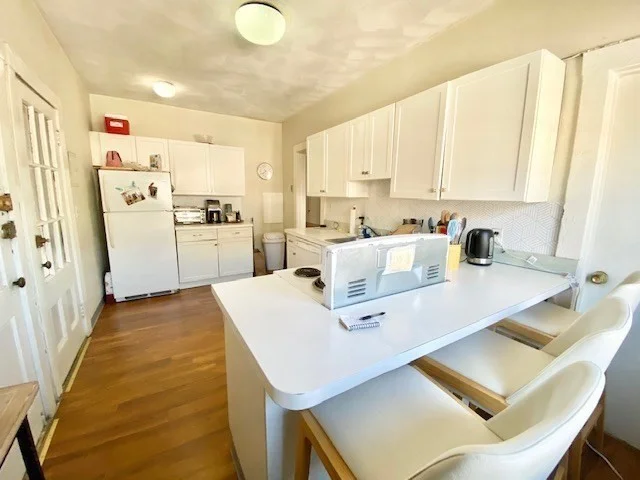 3 bed, 1 bath apartment for rent at 1466 Commonwealth Ave Unit 2, Boston — photo 7 of 12