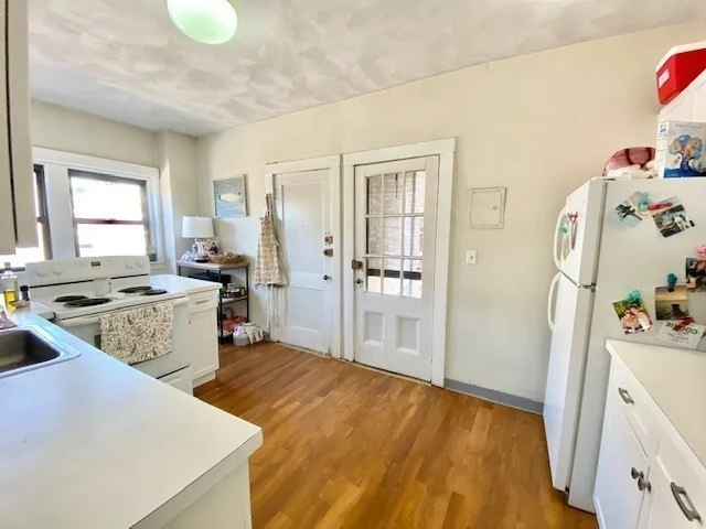 3 bed, 1 bath apartment for rent at 1466 Commonwealth Ave Unit 2, Boston — photo 9 of 12