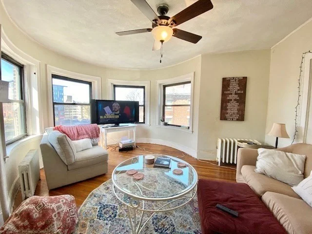 3 bed, 1 bath apartment for rent at 1466 Commonwealth Ave Unit 2, Boston — photo 5 of 12