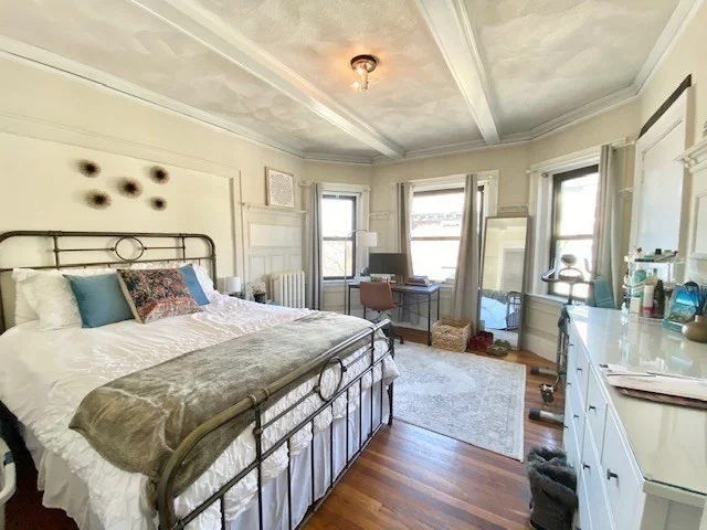 3 bed, 1 bath apartment for rent at 1466 Commonwealth Ave Unit 2, Boston — photo 3 of 12