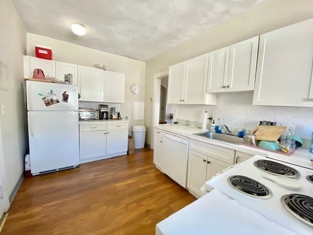 3 bed, 1 bath apartment for rent at 1466 Commonwealth Ave Unit 2, Boston — photo 8 of 12