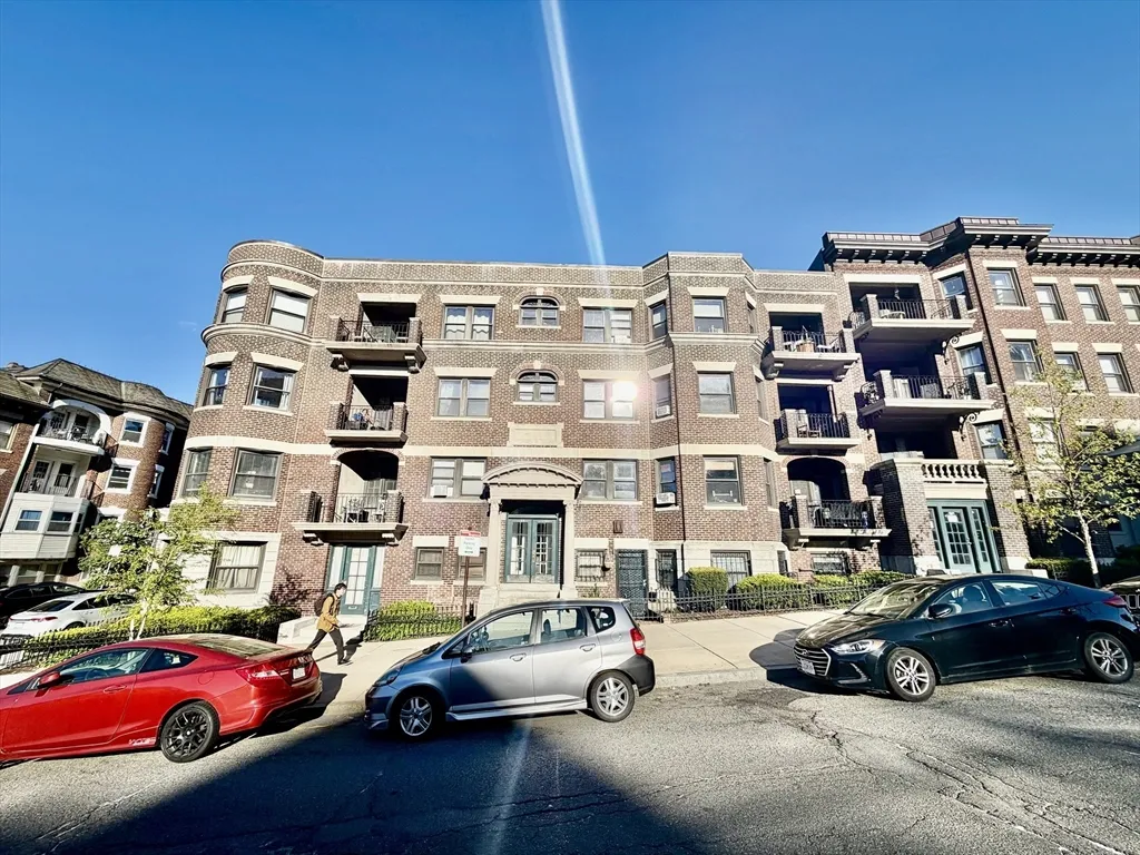 4 bed, 1 bath apartment for rent at 1466 Commonwealth Ave Unit 3, Brighton