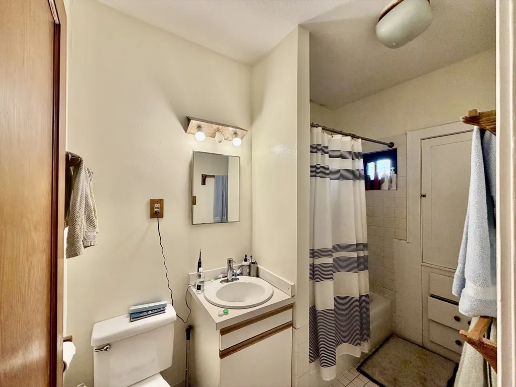 4 bed, 1 bath apartment for rent at 1466 Commonwealth Ave Unit 3, Brighton — photo 14 of 19
