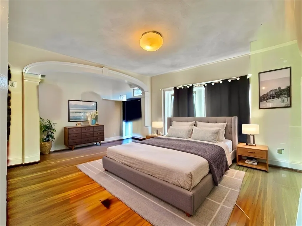 4 bed, 1 bath apartment for rent at 1466 Commonwealth Ave Unit 3, Brighton — photo 4 of 19