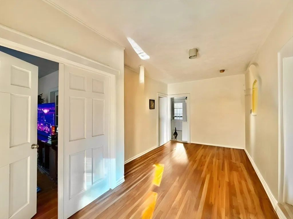 4 bed, 1 bath apartment for rent at 1466 Commonwealth Ave Unit 3, Brighton — photo 3 of 19