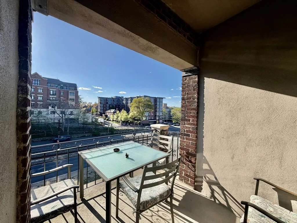 4 bed, 1 bath apartment for rent at 1466 Commonwealth Ave Unit 3, Brighton — photo 15 of 19