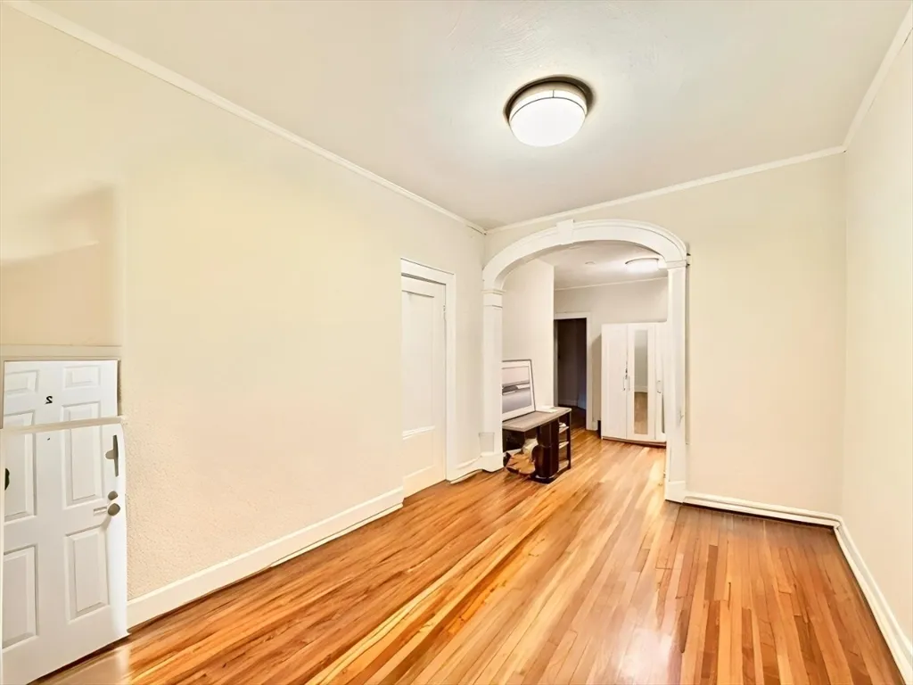 4 bed, 1 bath apartment for rent at 1468 Commonwealth Ave Unit 2, Brighton — photo 3 of 23