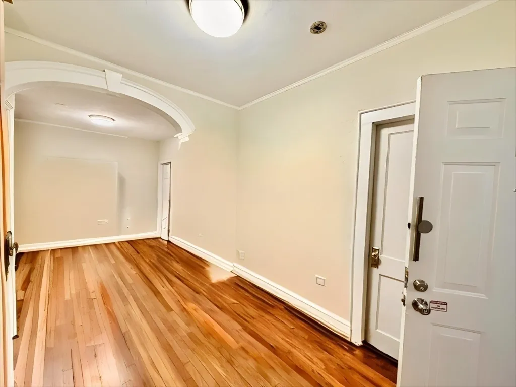 4 bed, 1 bath apartment for rent at 1468 Commonwealth Ave Unit 2, Brighton — photo 4 of 23