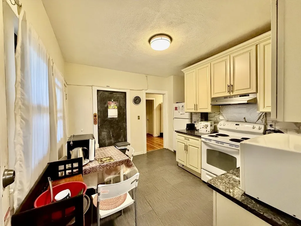 4 bed, 1 bath apartment for rent at 1468 Commonwealth Ave Unit 2, Brighton — photo 14 of 23